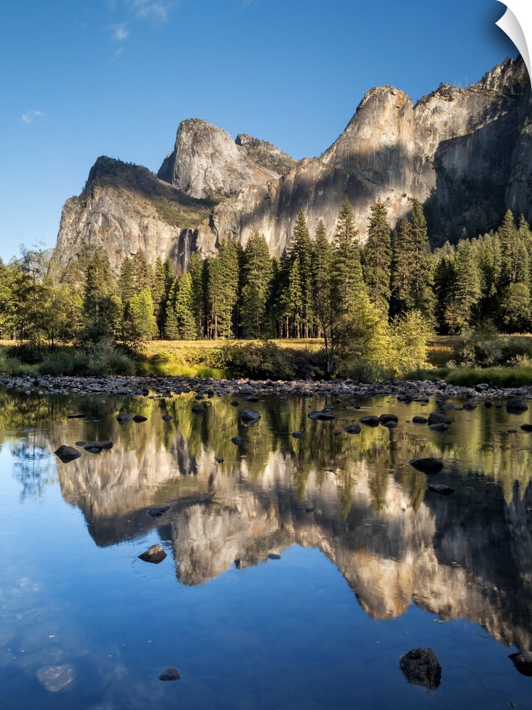USA, California, Yosemite National Park, Cathedral Rocks and Bridalveil Fall reflected in the Merced River of Yosemite Valley