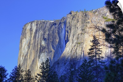 California, Yosemite National Park, El Capitan and Horsetail Falls