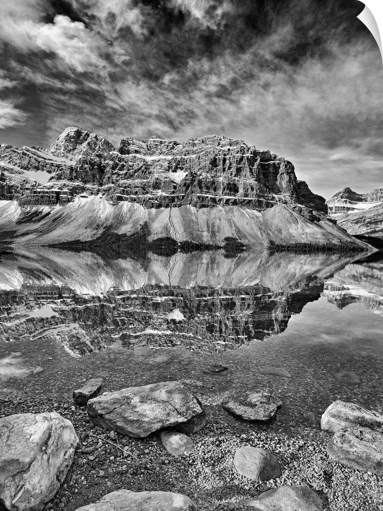 Canada, Alberta, Banff national park. Bow lake and crowfoot mountain landscape.