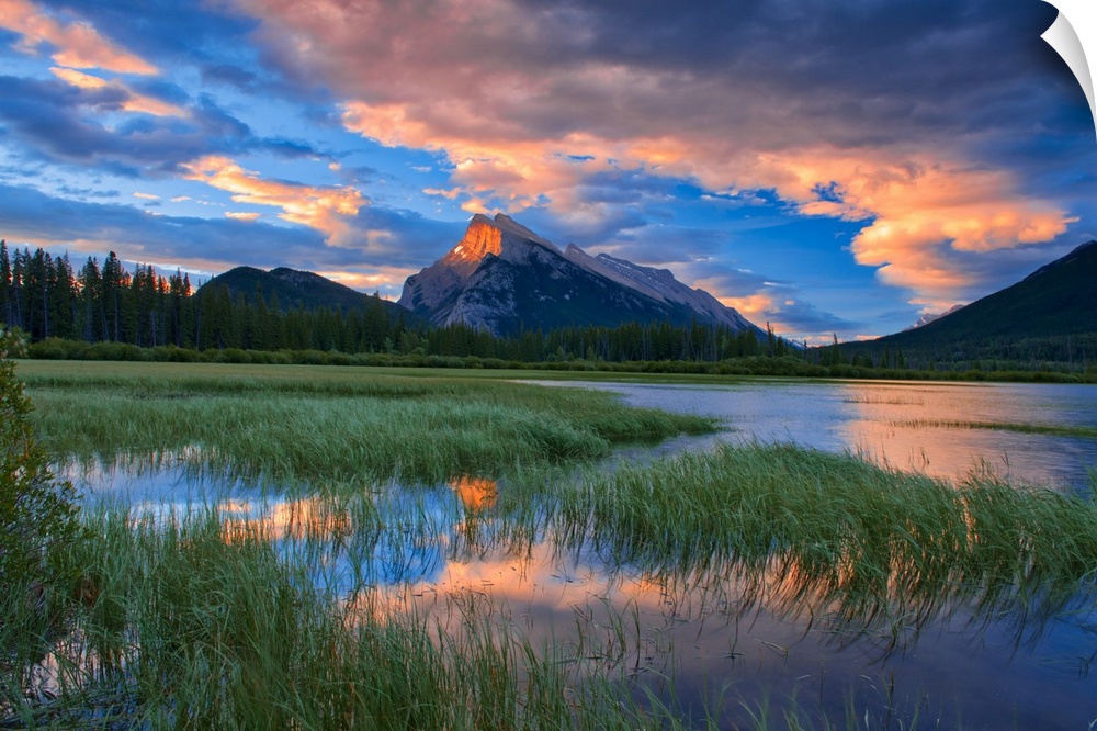 Canada, Alberta, Banff national park. Vermillion lakes and Mt. Rundle at sunrise.