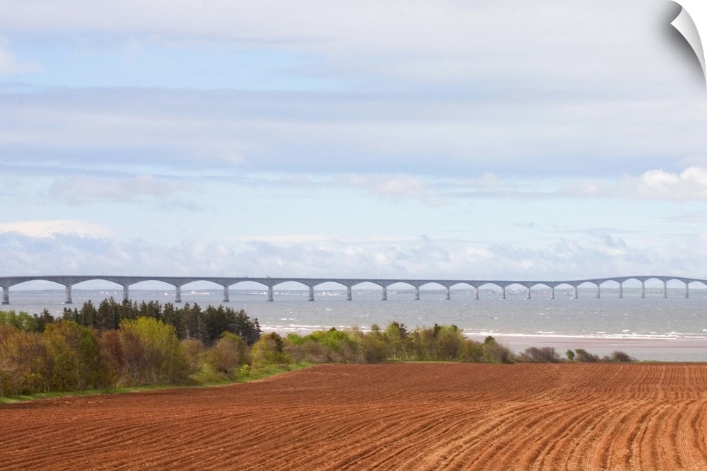 NA, Canada, Prince Edward Island, Borden-Carleton.  Confederation Bridge linking PEI with New Brunswick.
