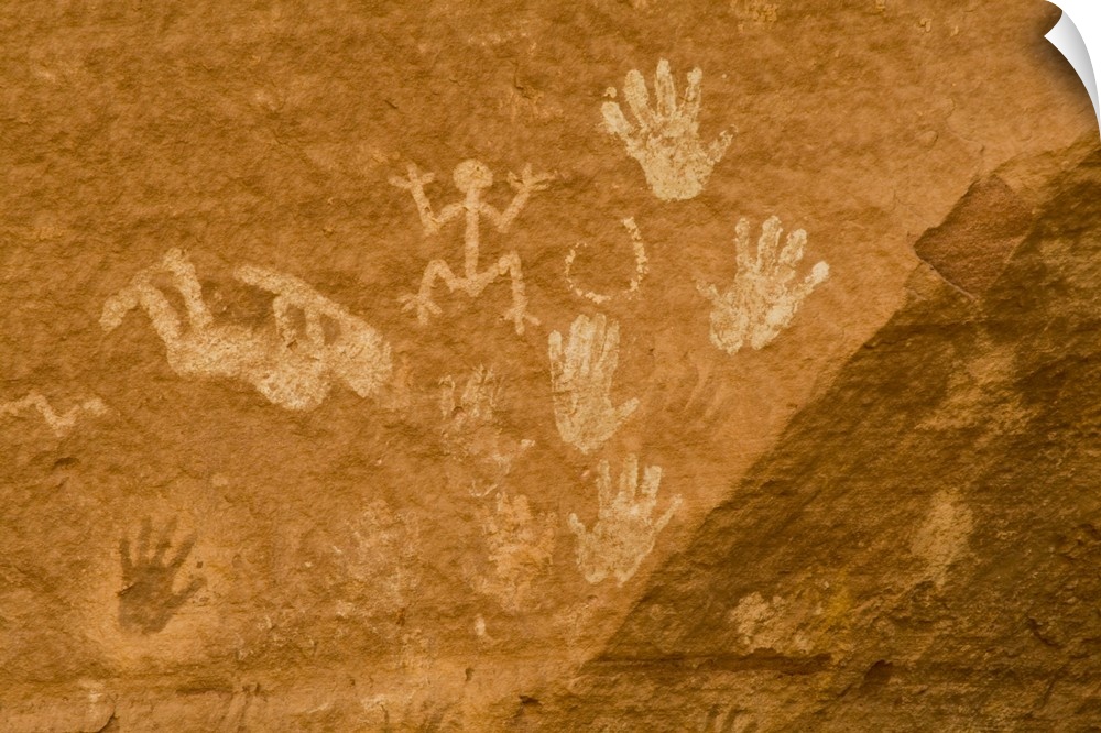 Canyon de Chelly, Arizona, United States.  Navajo Nation. Old petroglyphs and ruins range from 350 AD - 1300 AD.