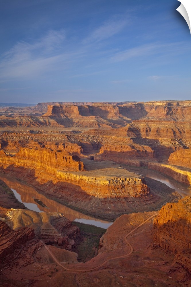 Looking down onto the Colorado River and Canyonlands National Park from Dead Horse State Park near Moab, Utah, USA.