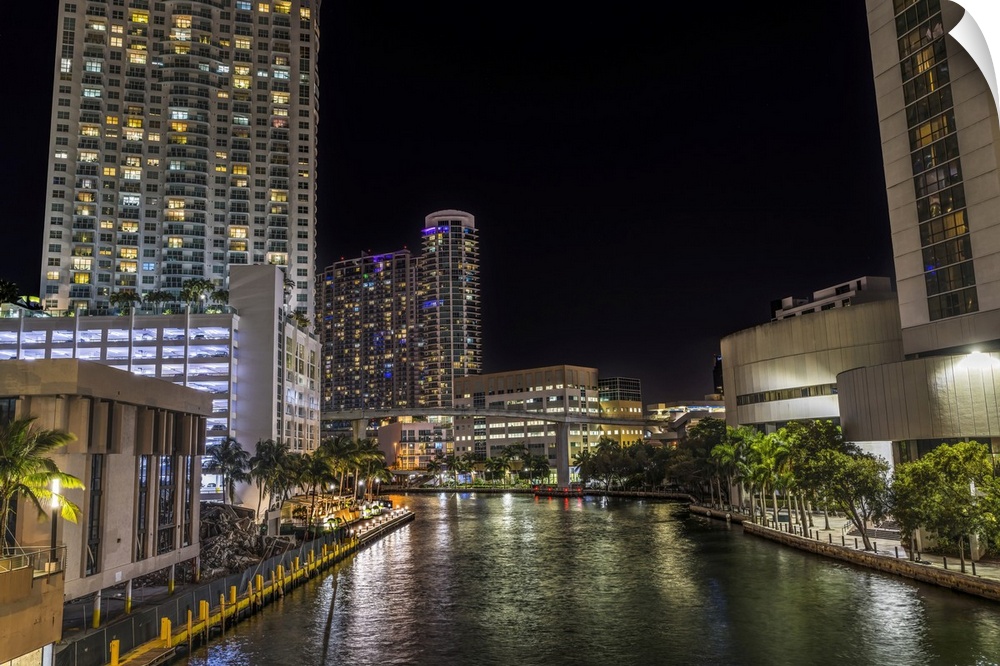 Downtown riverwalk, Miami, Florida.
