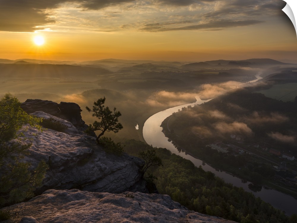 Elbe Sandstone Mountains. Valley of river Elbe with spa Bad Schandau at sunrise. Germany, Saxony .