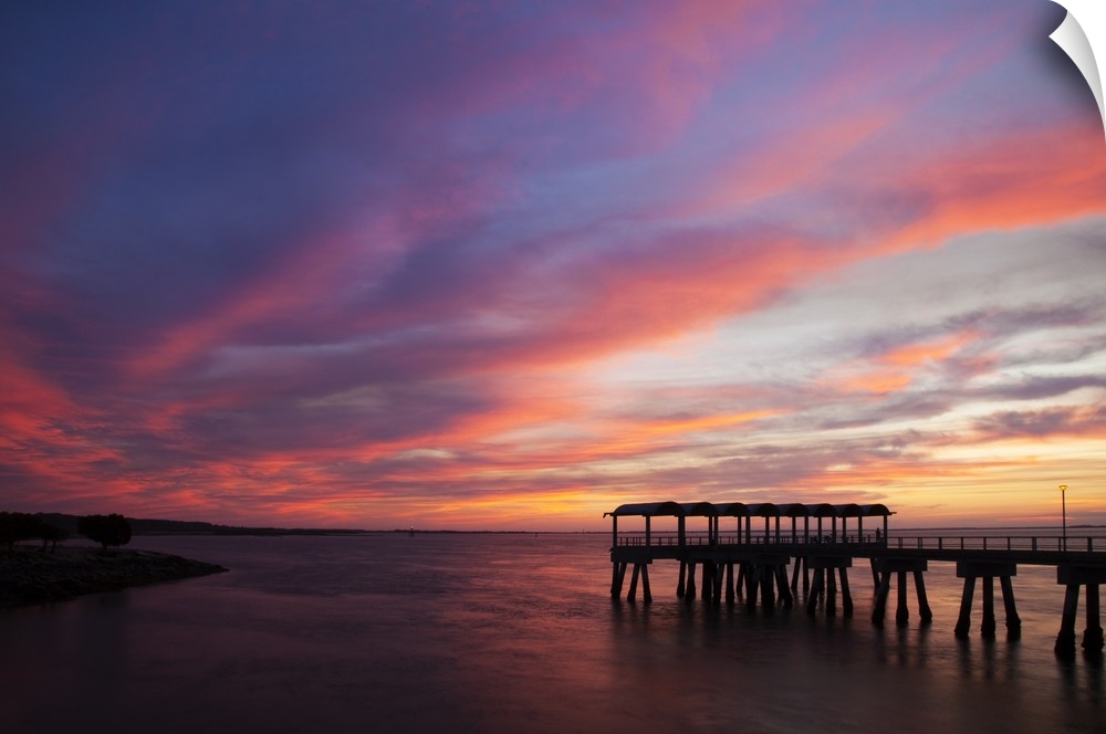 USA, Georgia, Jekyll Island, Fishing pier at sunset at Jekyll Island.