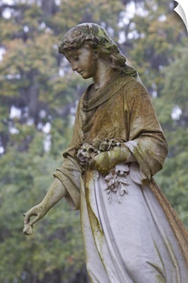 Georgia, Savannah, Statue in Historic Bonaventure Cemetery