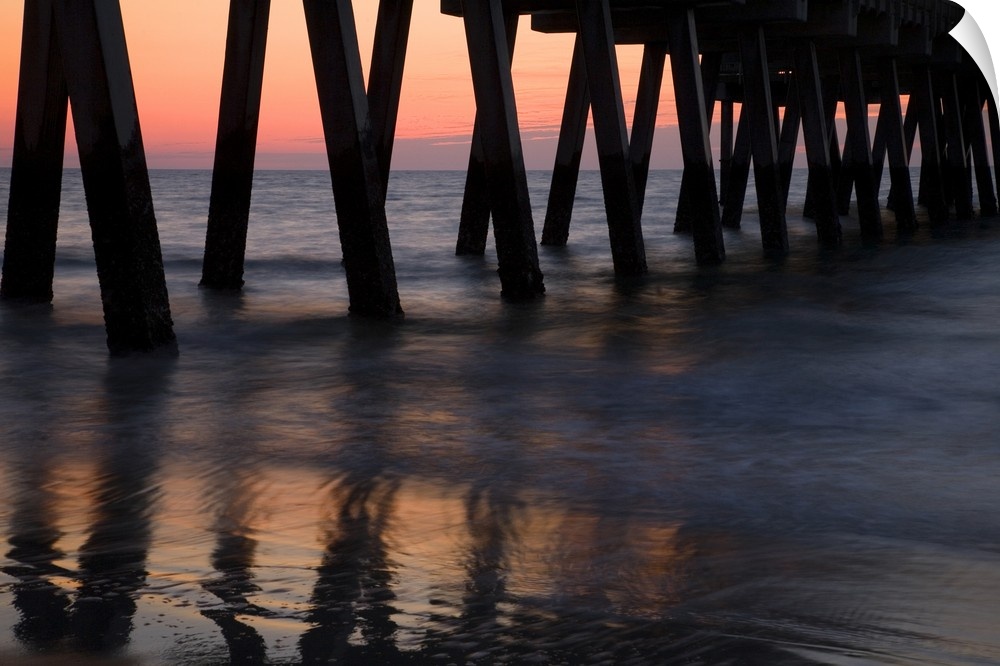 USA, Georgia, Tybee Island, Pier at sunrise.