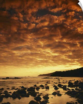 Hawaii, Maui, Sunrise at Honokohau Bay