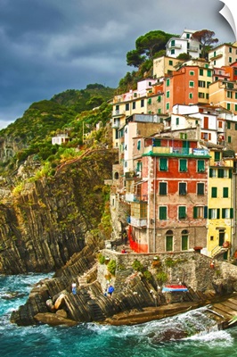 Italy, Tuscany, Cinque Terre. The stunning shoreline of Riomaggiore in Cinque Terre
