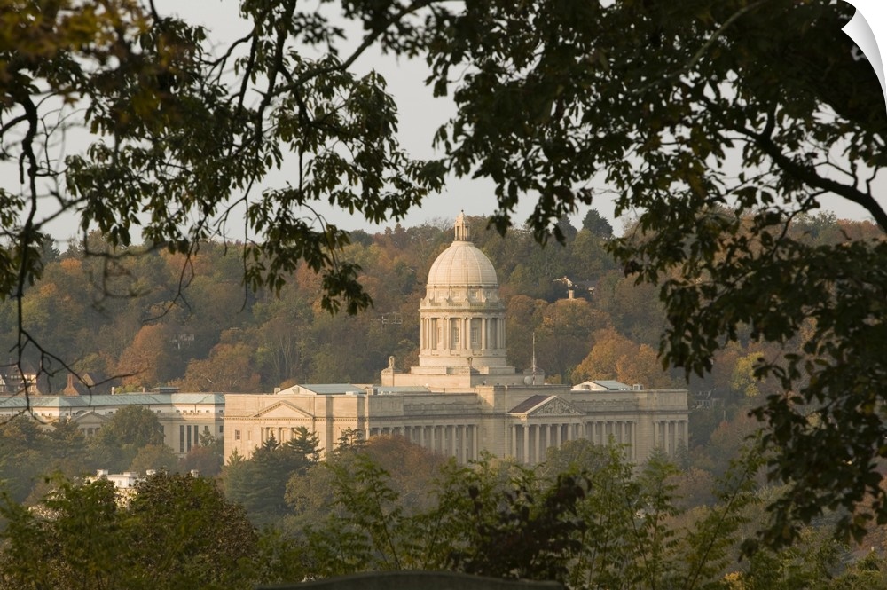 USA-Kentucky-Frankfort:.Kentucky State Capitol / Dawn
