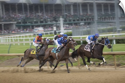 Kentucky, Louisville. Horses racing at Churchill Downs