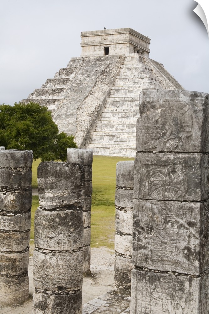 North America, Mexico, Yucatan.  Chichen Itza is a large pre-Columbian archaeological site built by the Maya civilization ...