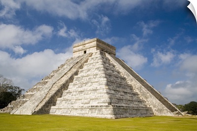 Mexico, Yucatan, Chichen Itza, Pyramid of Kukulcan