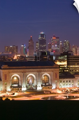 Missouri, Kansas City, Union Station and Kansas City Skyline
