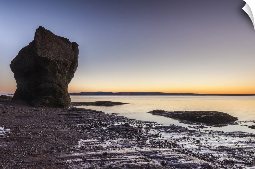 New Brunswick, Hopewell Rocks, Flowerpot Rocks Formed By The Tides Of The Bay Of Fundy