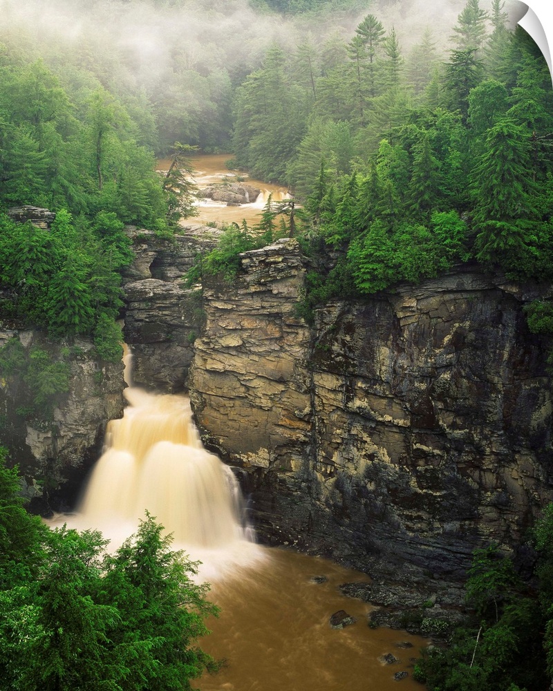 USA, North Carolina, Pisgah National Forest, View of Linville Falls, Linville Gorge