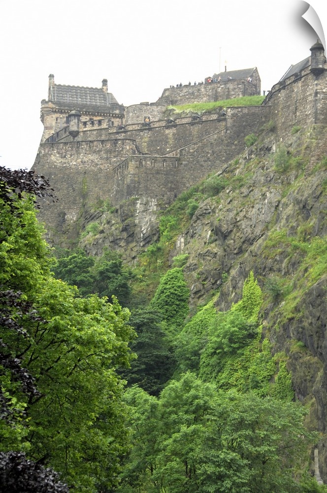 Europe, Scotland, Edinburgh. View of Edinburgh Castle from the Princess Street Gardens