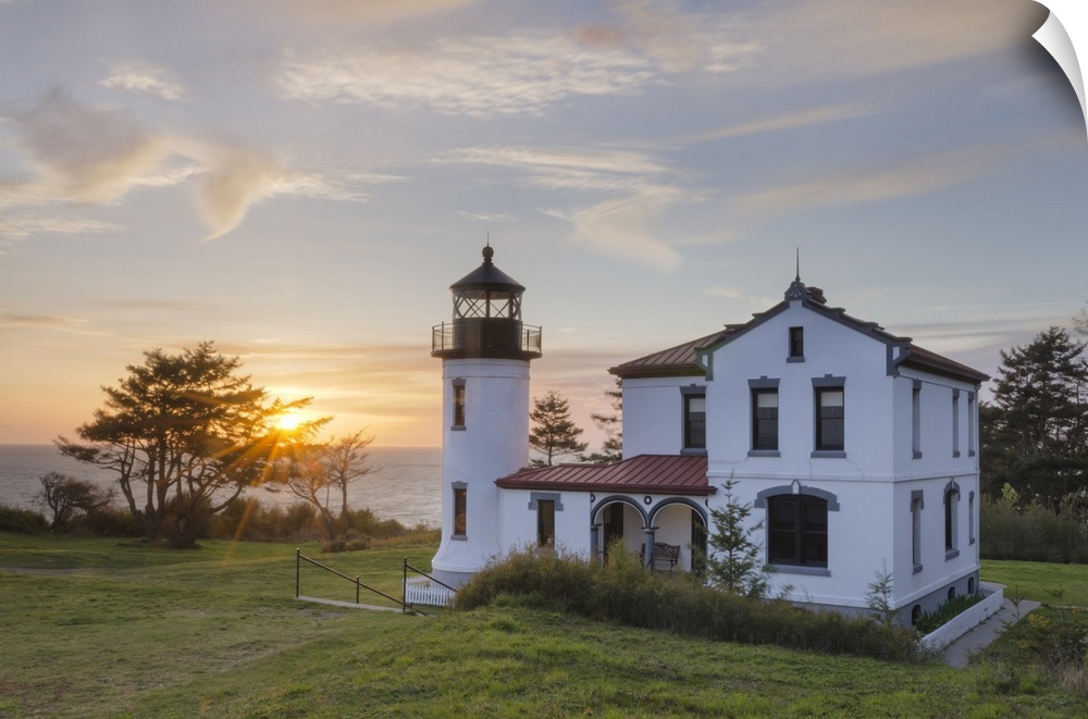 Sunset at Admiralty Head Lighthouse, Fort Casey State Park on Whidbey Island, Washington State.