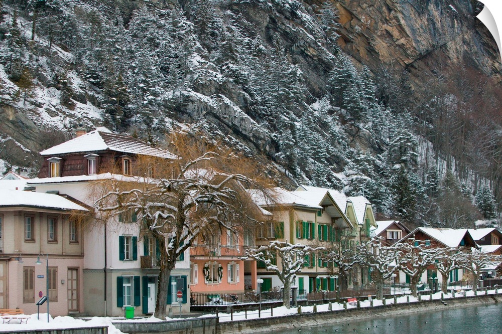 SWITZERLAND-Bern-INTERLAKEN:Town Buildings along Aare River / Winter