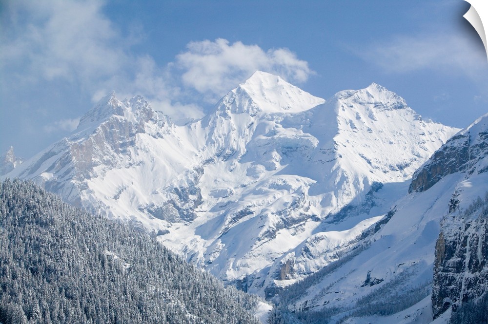 SWITZERLAND-Bern-KANDERSTEG:Kandertal Valley- Mountain View / Winter