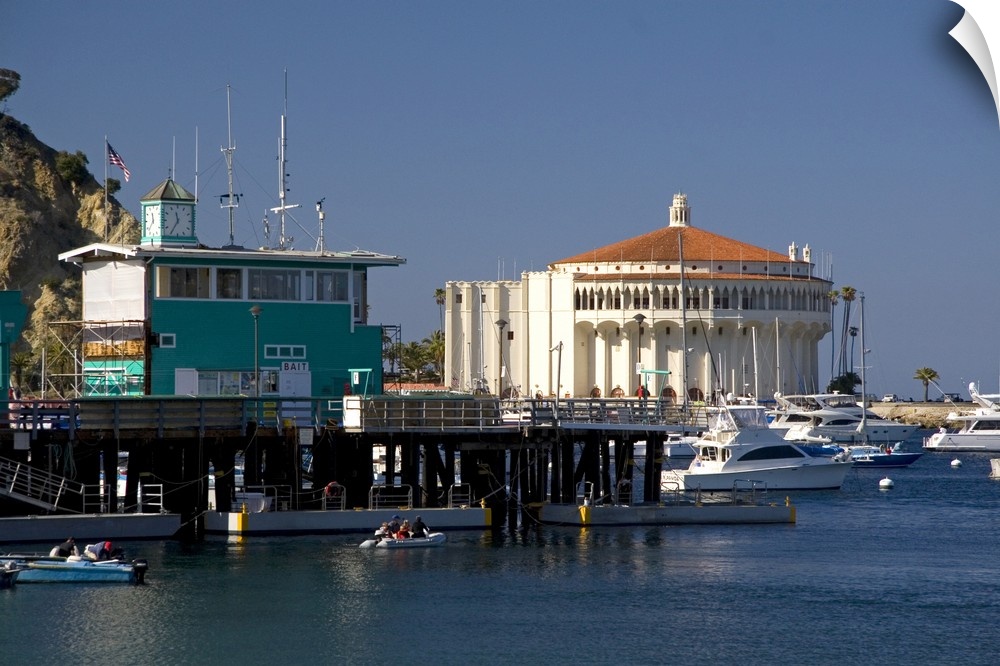 The Catalina Casino and Avalon harbor on Catalina Island, California, USA.