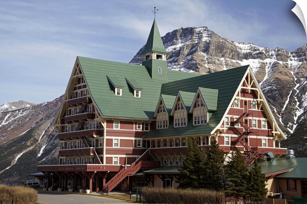 The Prince of Wales Hotel,and Vimy Peak, Waterton Lakes National Park, Alberta, Canada