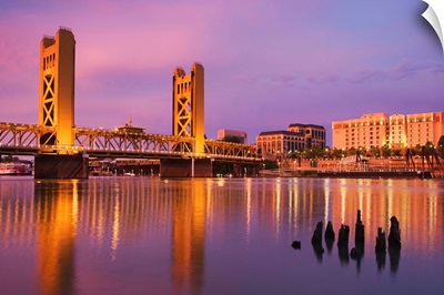 USA, California, Sacramento, Sacramento River And Tower Bridge At Sunset