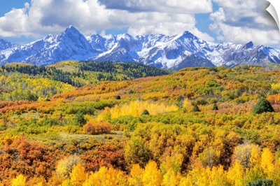 USA, Colorado, San Juan Mountains, Mountain and valley landscape in autumn