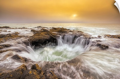 USA, Oregon, Thor's Well And Ocean At Sunset