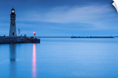 USA, Western New York, Buffalo, Lake Erie Lighthouse, Dawn