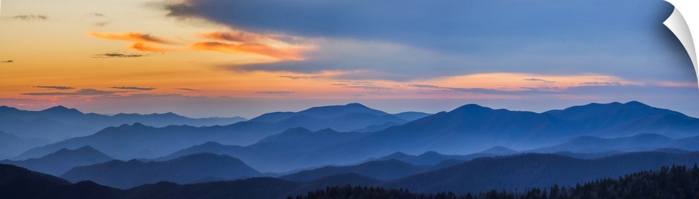 View of smoky mountain range from Clingmans dome.