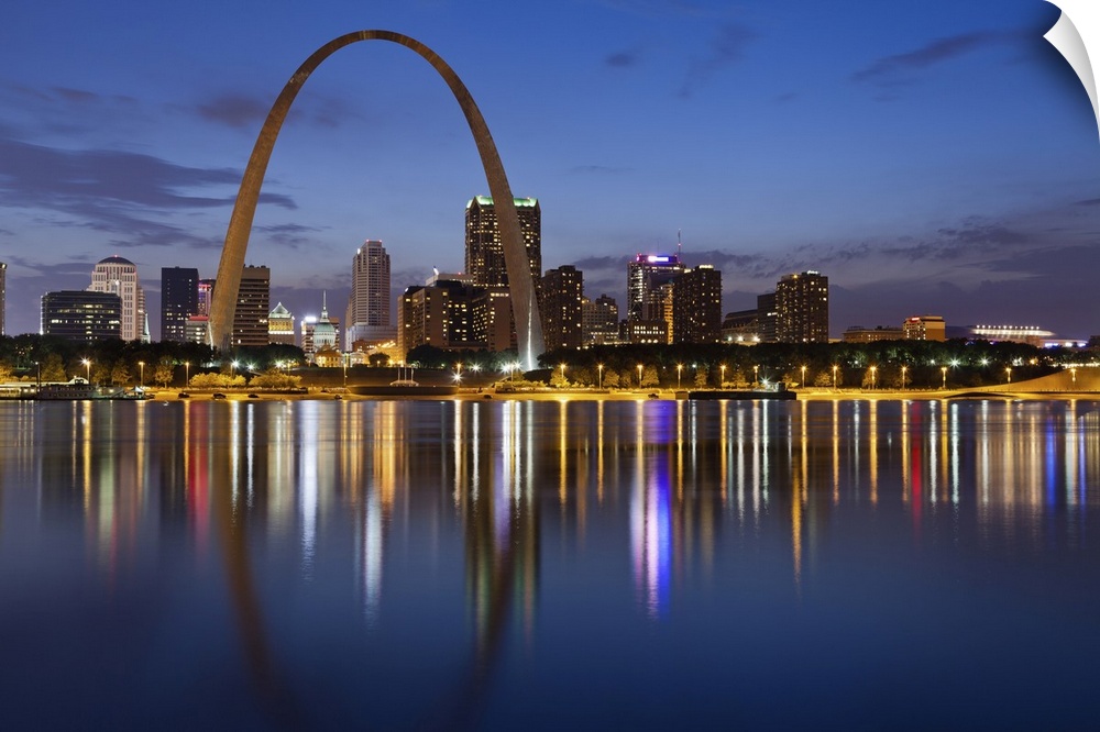 Image of St. Louis downtown with Gateway Arch at twilight.
