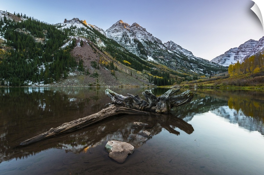 Maroon bells and its reflection in the lake with fall foliage in peak at aspen, Colorado.