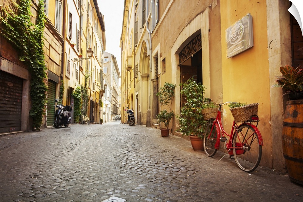 Roman street. Italy. Old streets in Trastevere.