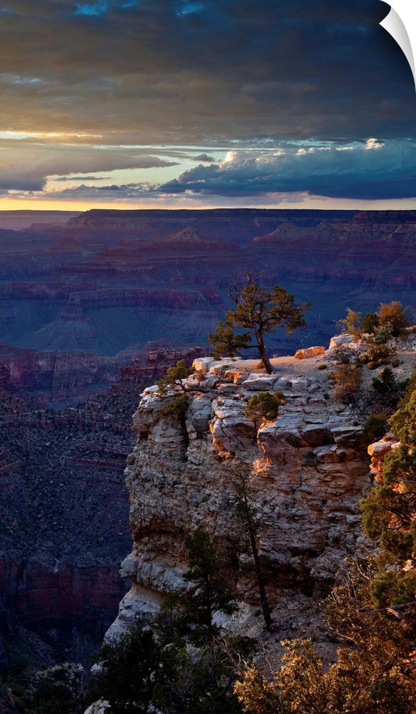 USA, Arizona, Grand Canyon National Park, Sunset over the South Rim.