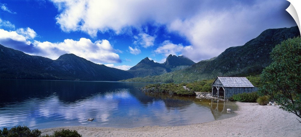 Australia, Tasmania, Lake Dove towards Cradle Mountain