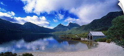 Australia, Tasmania, Lake Dove towards Cradle Mountain
