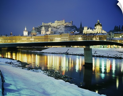 Austria, Salzburg, Salzach river, centre and Hohensalzburg castle