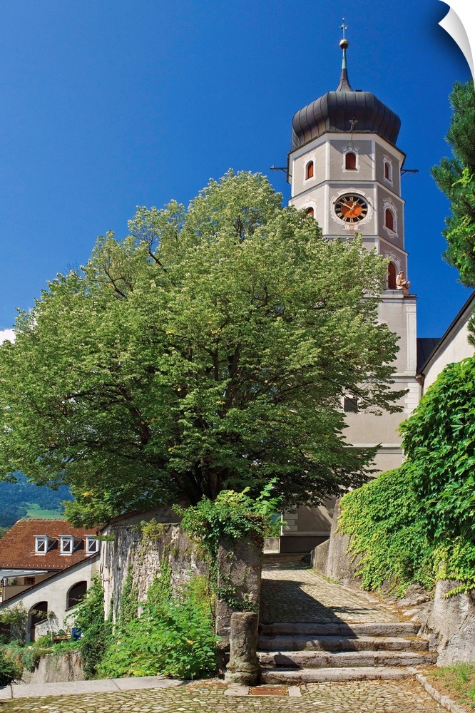 Il campanile della chiesa di S. Lorenzo del 1514, principale attrattiva architettonica del borgo di Bludenz.