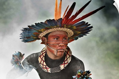 Brazil, Amazonas, Asurini do Tocantins tribe man in the Brazilian Amazon