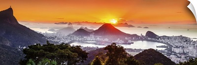 Brazil, Rio de Janeiro, Corcovado, Christ the Redeemer, City at sunrise