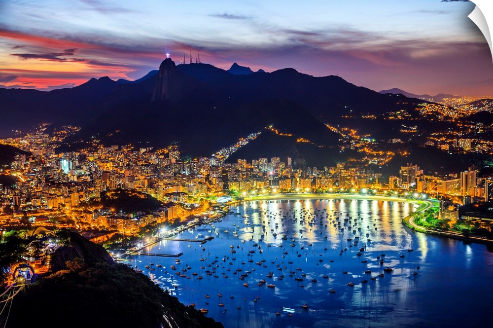 Brazil, Rio de Janeiro, Sugarloaf Mountain, view towards Guanabara Bay, Botafogo, Flamengo Beach and Corcovado.