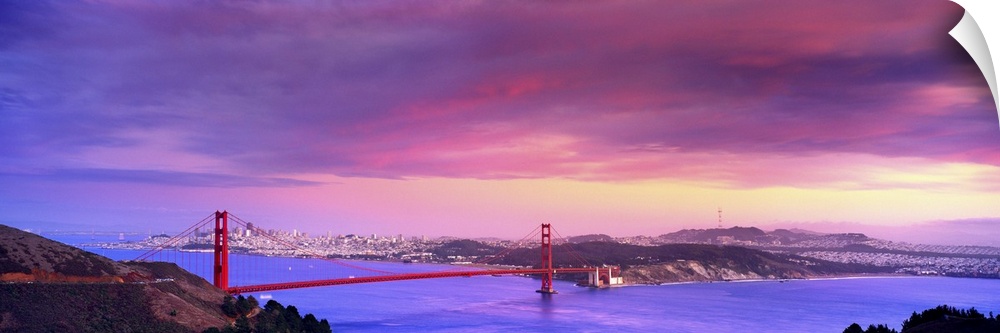 CA, San Francisco, Golden Gate Bridge and the skyline at sunset