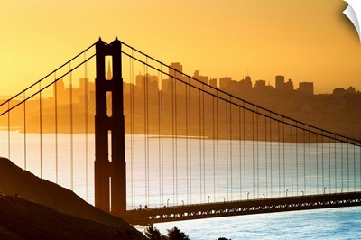 California, San Francisco, Golden Gate Bridge, View of the Bridge at dawn