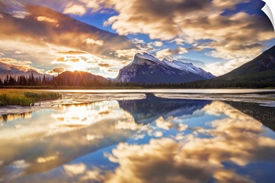 Canada, Alberta, Banff National Park, Vermillion Lake and Mount Rundle
