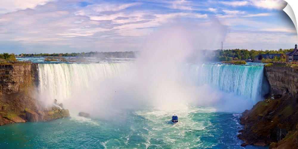 Canada, Ontario, Niagara Falls, The Canadian Horseshoe Falls (709m) with Maid of the Mist tourist boat.