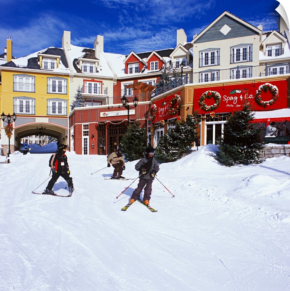 ALBERTO BISCAR0.Canada - Quebec  Laurentides Mont Tremblant  - .Skiers at village