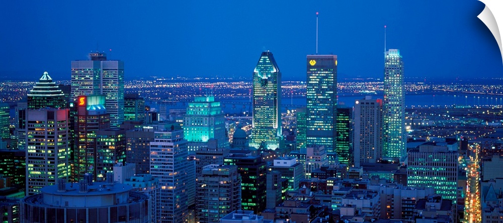 Montreal, Quebec, Canada, April 20, 2001. City skyline at dusk..Photo:Alberto Biscaro