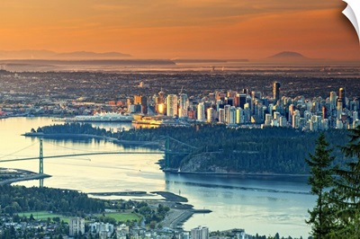 Canada, West Vancouver, Stanley Park and downtown Vancouver at dawn